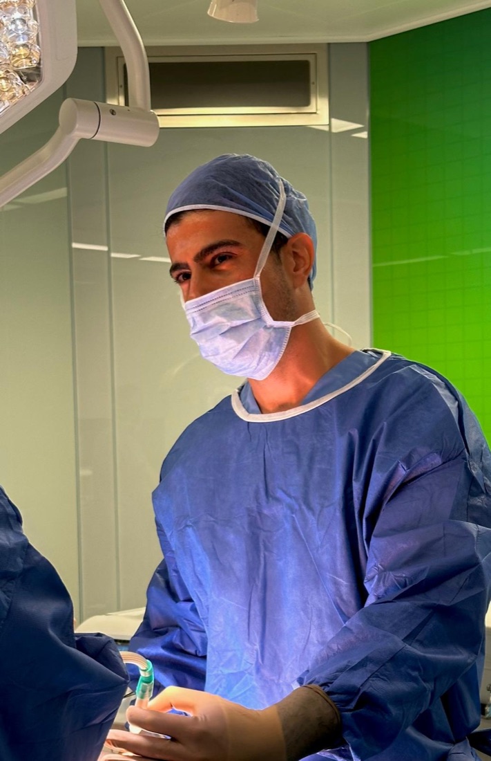 Doç. Dr. Hasan ERSÖZ ameliyathanede